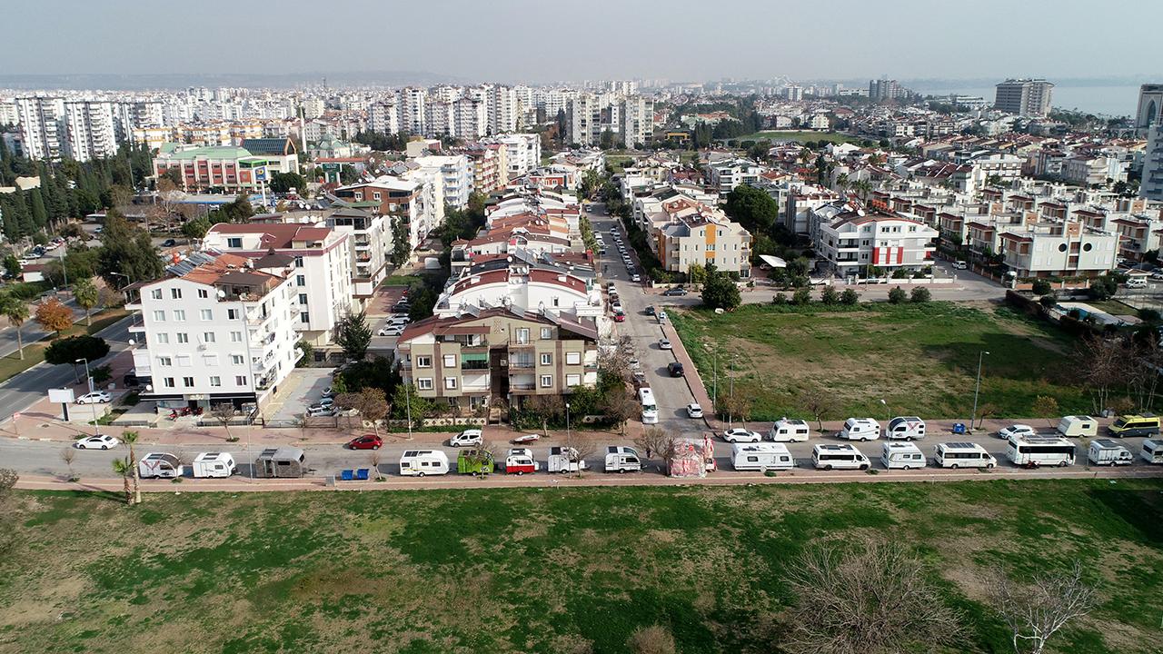 Antalya&#039;da &#039;mahalleli-karavancı&#039; gerginliği