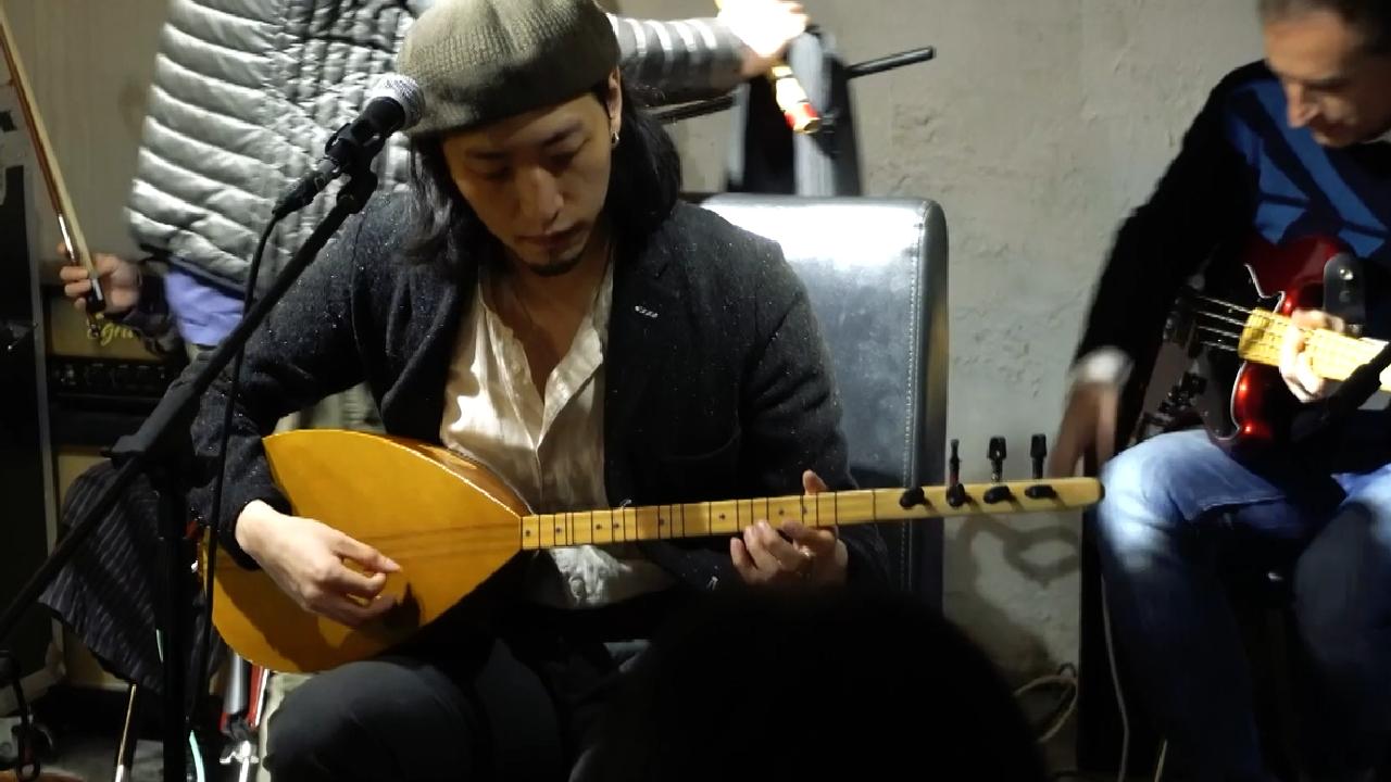Türkiye&#039;de bağlamayla tanışan Çinli, ülkesinde konser veriyor