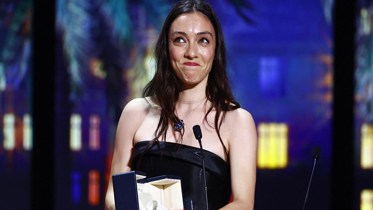 Merve Dizdar Cannes Film Festivali&#039;nde en iyi kadın oyuncu ödülünü aldı