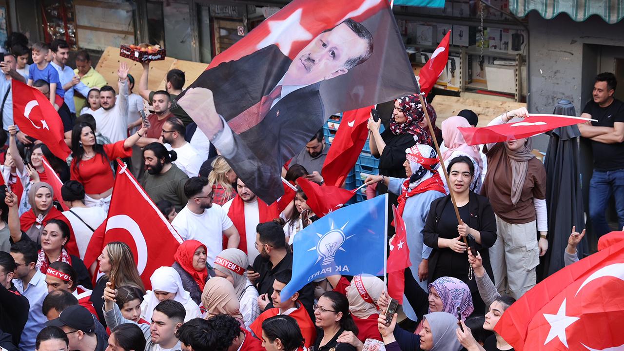 Erdoğan&#039;ın seçim zaferi yurt dışında da kutlanıyor