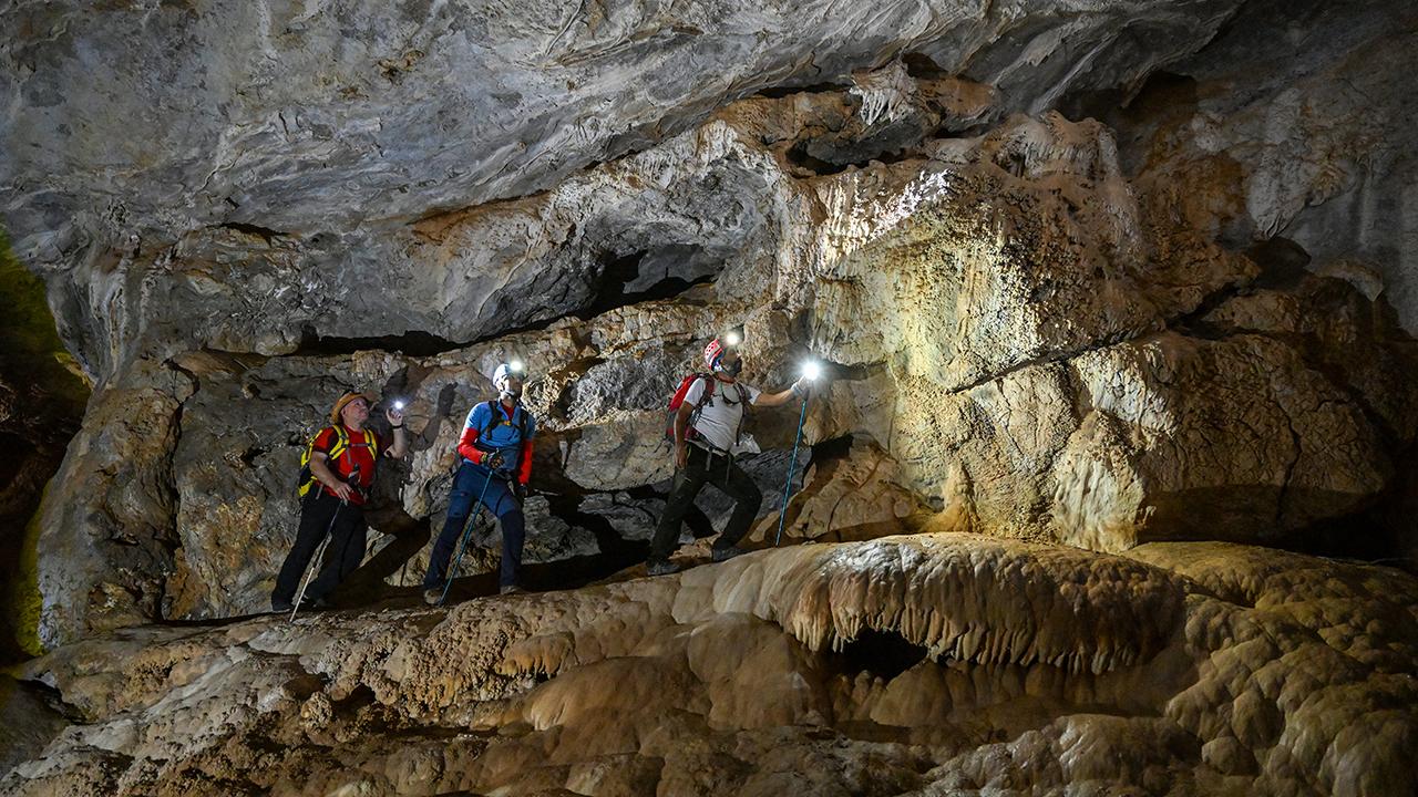 Van&#039;daki mağaralar doğası ve tarihiyle ilgi çekiyor