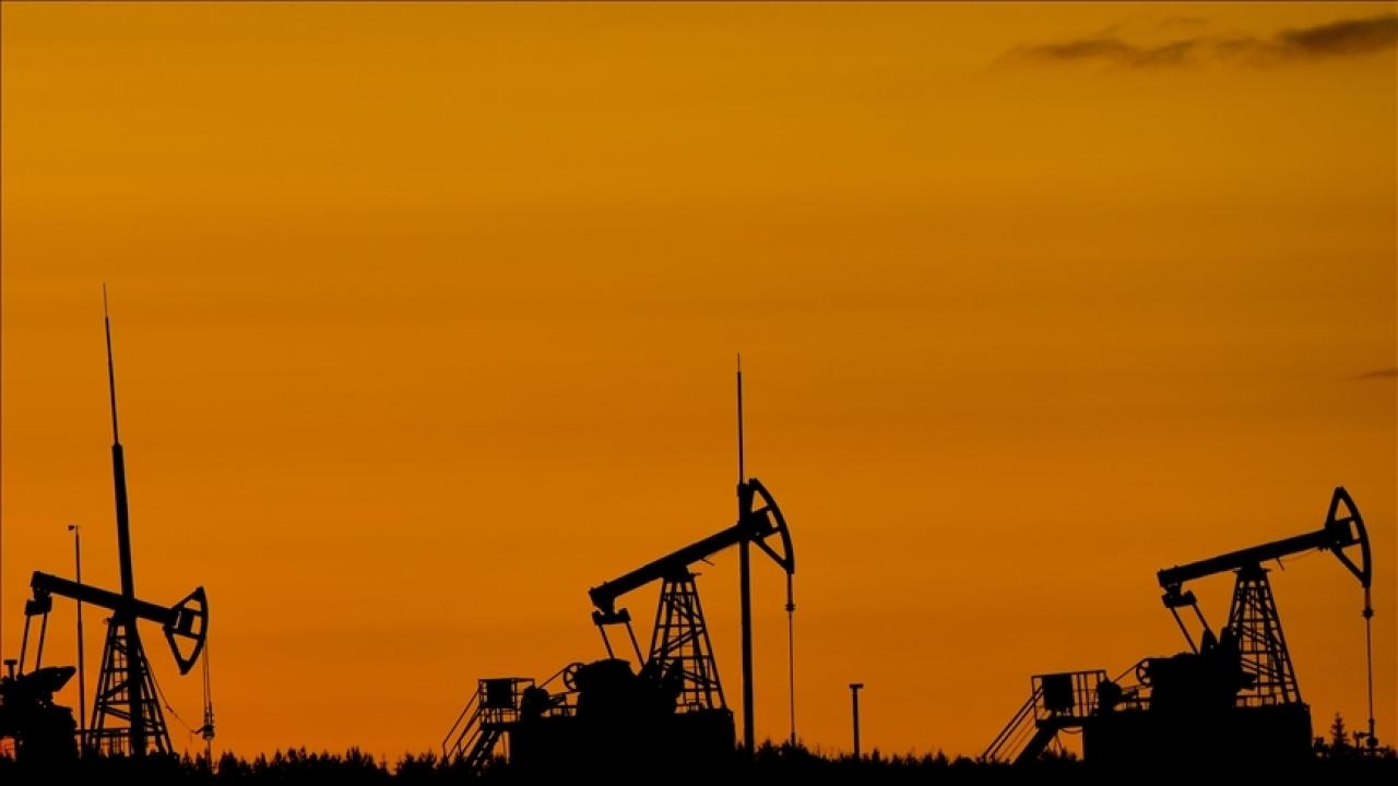 Brent petrolün varil fiyatı 90,38 dolar