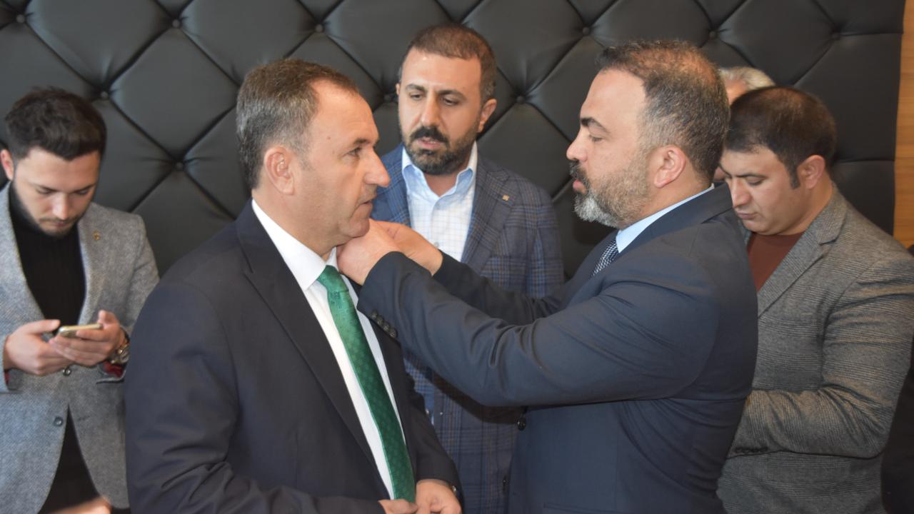 CHP Bitlis Belediye Başkan adaylığından istifa eden Soyugüzel, AK Parti'ye katıldı