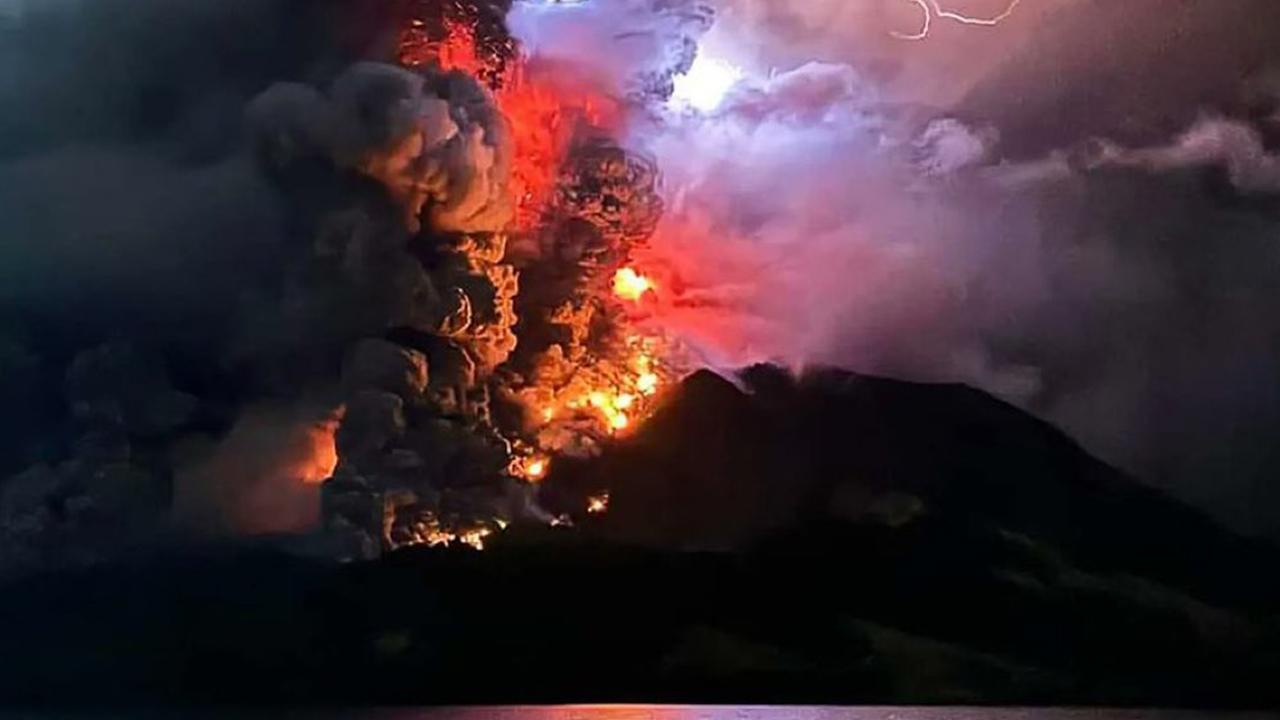 Ruang Dağı&#039;ndaki volkanik şimşekler böyle görüntülendi