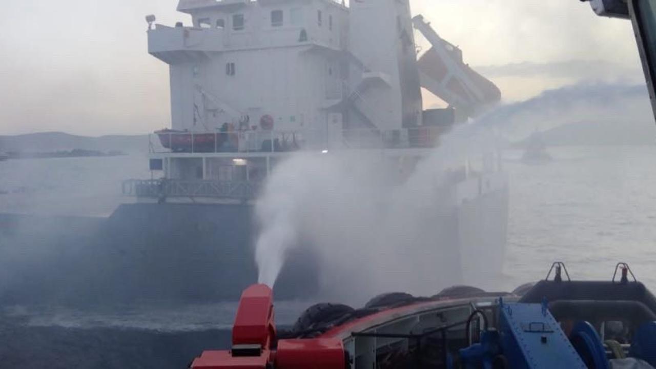 Çanakkale Boğazı&#039;nda kuru yük gemisinde yangın çıktı