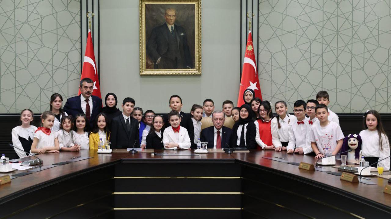 Cumhurbaşkanı Erdoğan çocukları ağırladı