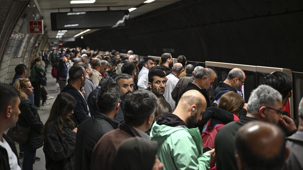 İstanbul&#039;daki metro arızası 50 saattir devam ediyor