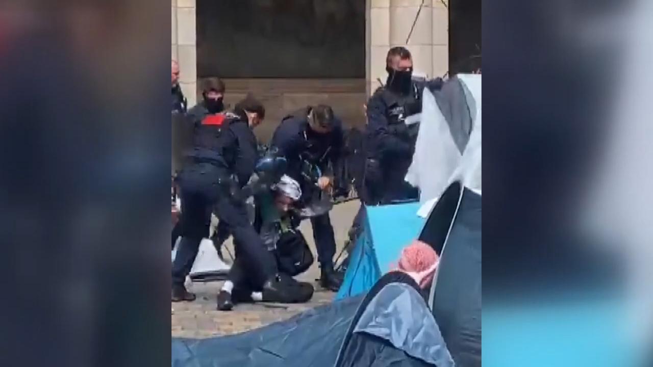 Sorbonne Üniversitesinde Filistin'e destek gösterisine polis müdahalesi