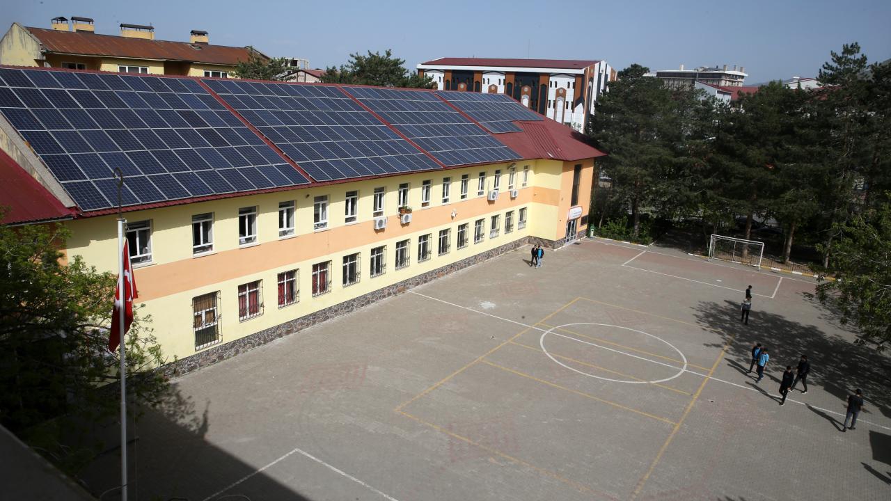 Muş&#039;ta okulun elektrik ihtiyacının yarısı güneş enerjisinden karşılanıyor