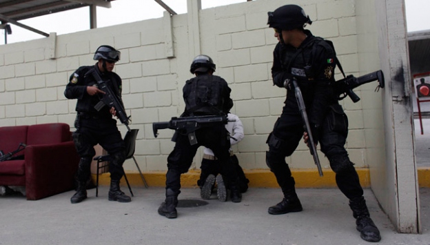 Meksika'da silahlı çatışma 15 ölü