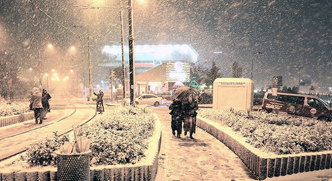 istanbul da kar kalinligi 1 metreyi asti son dakika haberleri