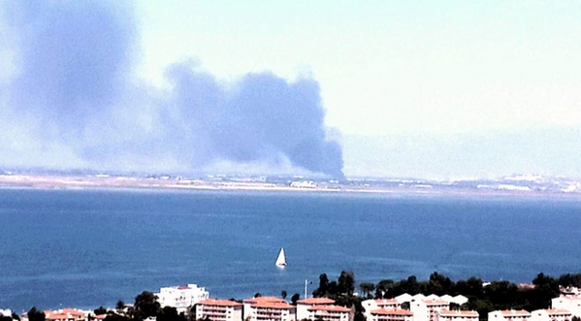 İzmirde plastik fabrikasında yangın