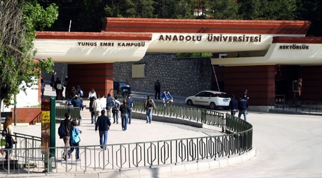 Anadolu Üniversitesi'nden 1 5 milyon öğrenciye eğitim imkanı