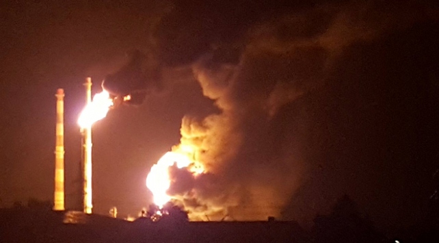 Almanyada rafineri patlaması: Bin 800 kişi tahliye edilecek