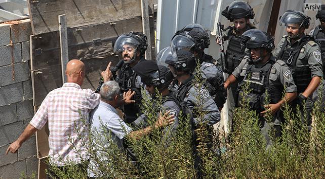 İsrail 8 Filistinliyi gözaltına aldı