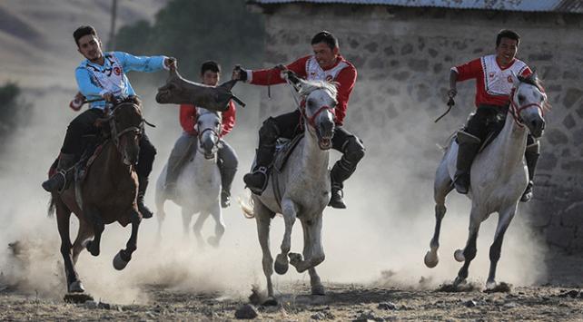 Kırgız Türkleri "4. Dünya Göçebe Oyunları"na hazırlanıyor