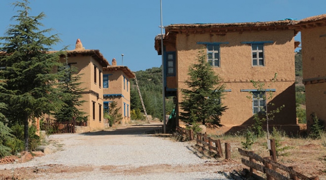 Şükran Köyünün kerpiç evleri tasarımıyla ilgi odağı