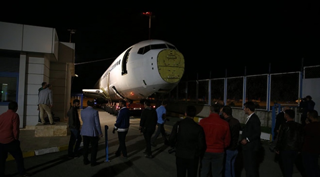 Trabzonda pistten çıkan uçağın nakil işlemi başladı