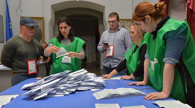 Gürcistanda cumhurbaşkanlığı seçiminin ilk sonuçları açıklandı