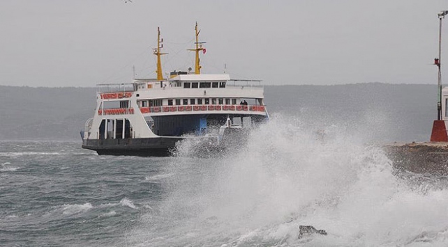 Kuzey Ege'de bazı feribot seferleri iptal edildi