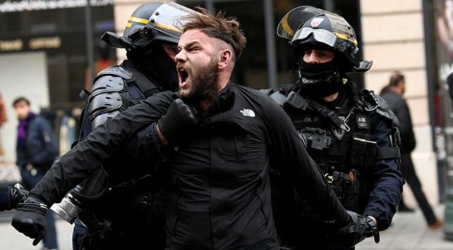 Fransada Sarı Yeleklilerin protestosu başladı
