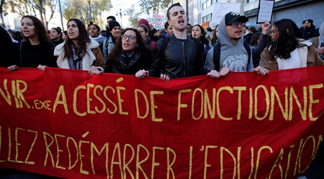 Macronun açıklamalarının ardından Fransada ilk protesto gerçekleşti