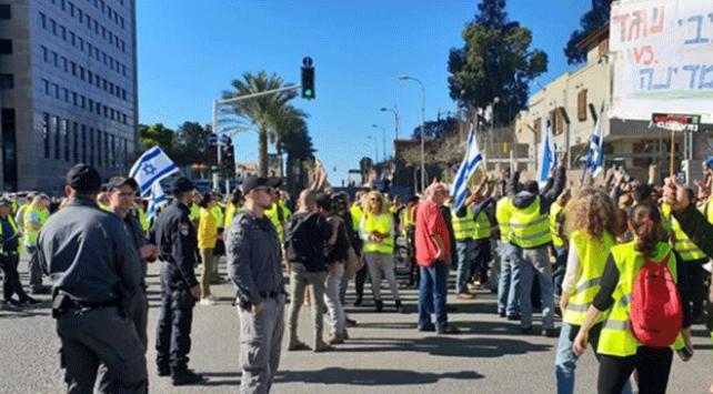 İsrailde &quot;Sarı Yelekliler&quot; hayat pahalılığını protesto etti